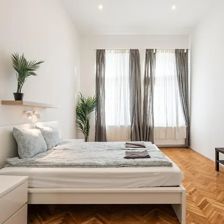 Luxurious Downtown Family Apartment