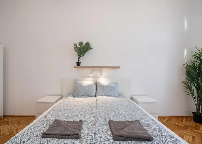 Luxurious Downtown Family Apartment *