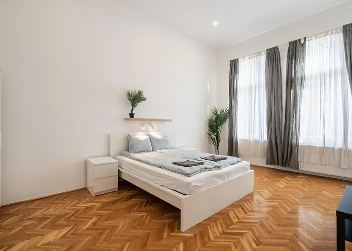 Luxurious Downtown Family Apartment Budapest