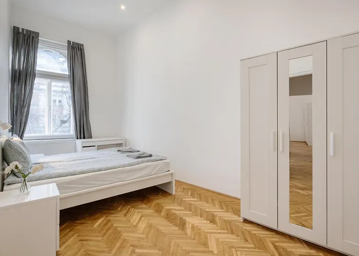 Apartment Luxurious Downtown Family