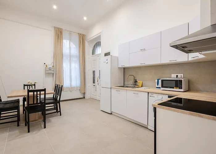 Luxurious Downtown Family Apartment Budapest