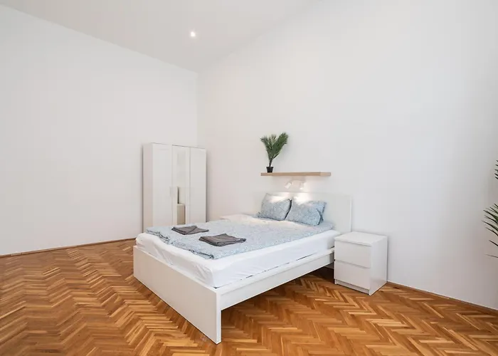 Apartment Luxurious Downtown Family